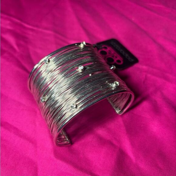 New! Paparazzi Jewelry Adjustable Cuff Bracelet New with Tags - Picture 1 of 4